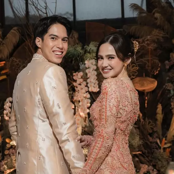 30 Kata-kata bijak menemukan seseorang yang tepat, belajar dari love language El Rumi dan Syifa Hadju