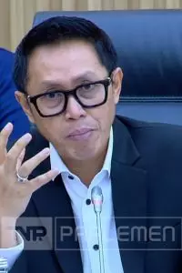 Teguran tersebut bukan tanpa alasan. Eko menekankan bahwa rapat tersebut bersifat terbuka untuk umum dan disiarkan secara langsung. 