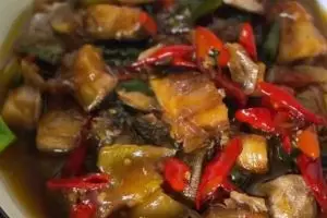Resep tumis jambal roti iris cabai, menu boros nasi paling simpel