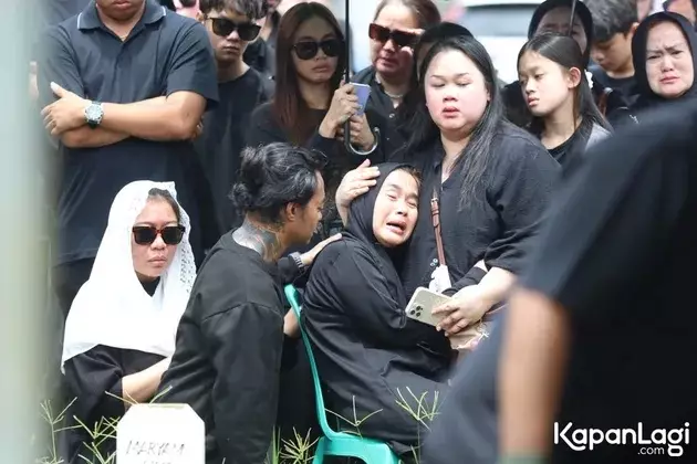 Lula Lahfah meninggal dunia berbagai sumber