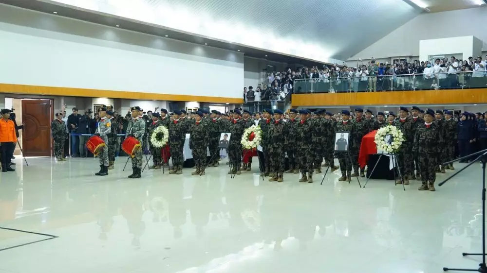 Menteri KKP Sakti Wahyu Trenggono pingsan berbagai sumber