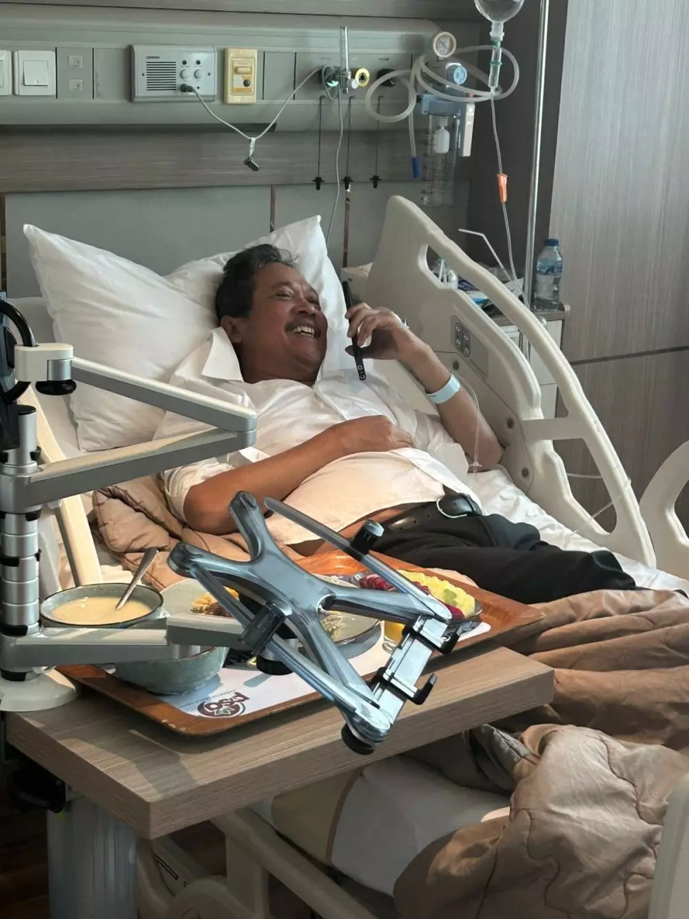 Menteri KKP Sakti Wahyu Trenggono pingsan berbagai sumber