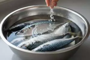 Tutorial mudah bersihkan residu formalin pada ikan sebelum dimasak