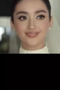 7 Potret detail gaun pengantin Ranty Maria yang dipuji sopan dan bersahaja saat pemberkatan