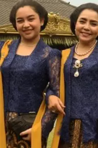 5 Detail penampilan Khirani Trihatmodjo anak Mayangsari saat tingalan jumenengan di Pura Mangkunegara