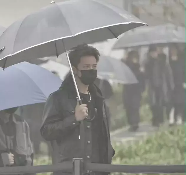 patung memorial Barbie Hsu Weibo