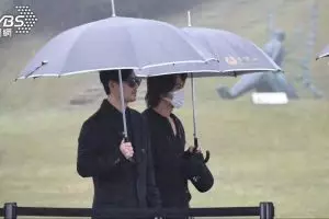 Jerry Yan dan Vic Chou hadiri peresmian patung memorial Barbie Hsu, ini 7 potretnya yang penuh haru