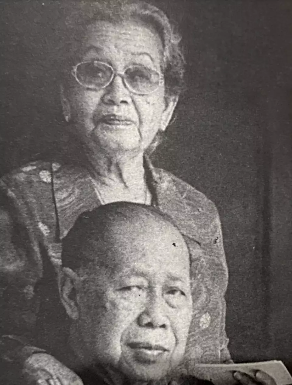 Istri Jenderal Hoegeng berbagai sumber Istri Jenderal Hoegeng berbagai sumber