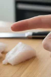 Cara alami obati luka dipatil ikan atau tertusuk duri, rahasia bawang merah bakar yang ampuh