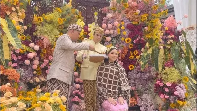 Al Ghazali Alyssa Daguise tasyakuran 7 bulanan berbagai sumber