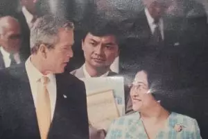 Kisah unik eks Wamenlu Dino Patti Djalal, foto jadulnya berubah wajah bule dalam serial Jack Ryan