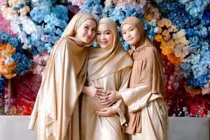 8 Momen hangat dan khidmat syukuran tujuh bulanan kehamilan Syifa adik Ayu Ting Ting