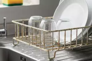 Rak piring berkarat jangan dibuang! Ini trik bikin kinclong seperti baru