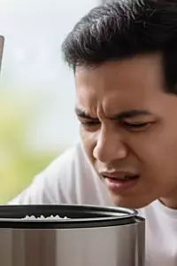 Bau nasi basi menempel di rice cooker? Simak cara mudah menghilangkannya dalam 15 menit
