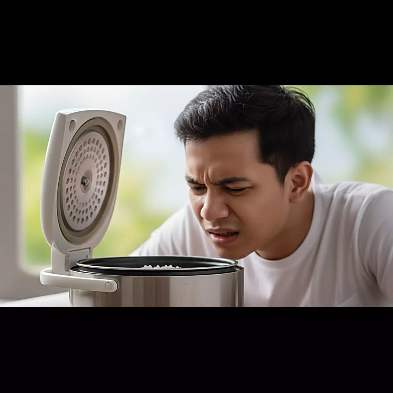Bau nasi basi menempel di rice cooker? Simak cara mudah menghilangkannya dalam 15 menit