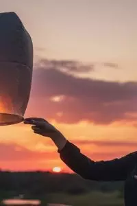 Kadang, ada orang yang datang hanya sebagai bab dalam cerita, bukan sebagai buku itu sendiri.