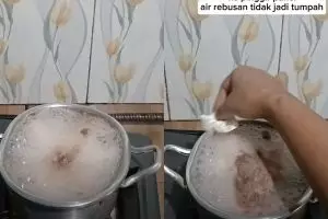 Cara mengatasi air rebusan meluber dengan trik minyak goreng
