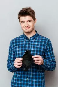 Melihat dompet yang semakin tipis memang bisa membuat dahi berkerut. 