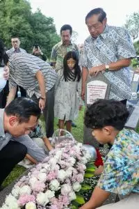 Salah fokus dengan penampilan bumil cantik. 