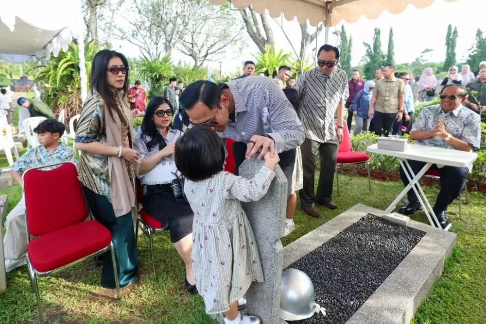 SBY ziarah makam Ani Yudhoyono foto: Instagram/@agusyudhoyono