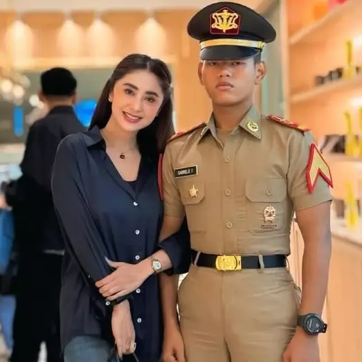 Bangga putranya masuk TNI, Dewi Perssik ungkap perubahan sikap Gabriel