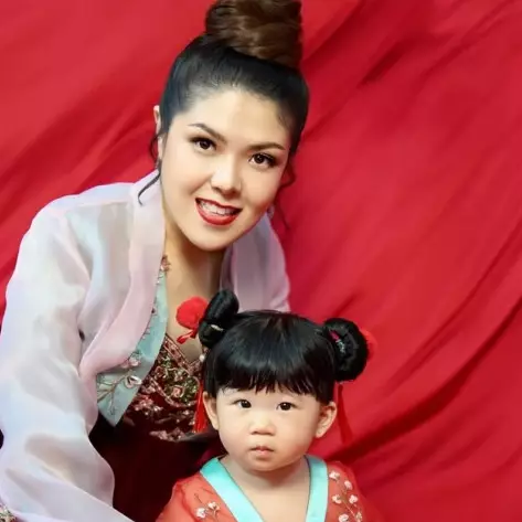 7 Potret Tina Toon menikmati peran jadi ibu baru, kadang asyik, kadang rungkad