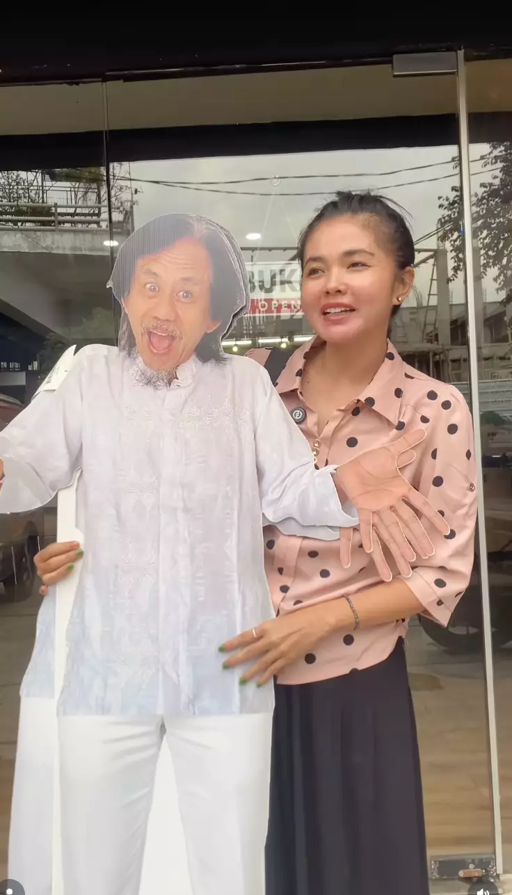 Karina Ranau sahur di makam Instagram/@karinaranau9 Karina Ranau sahur di makam Instagram/@karinaranau9