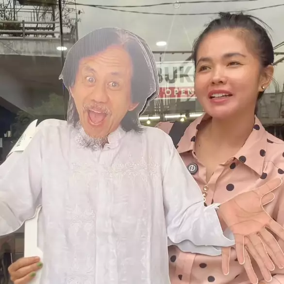 7 Potret Karina Ranau sahur pertama di makam Epy Kusnandar, merasa bareng-bareng