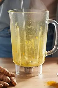 Cara membersihkan gelas blender dari noda kunyit secara cepat
