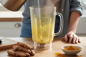 Cara membersihkan gelas blender dari noda kunyit secara cepat