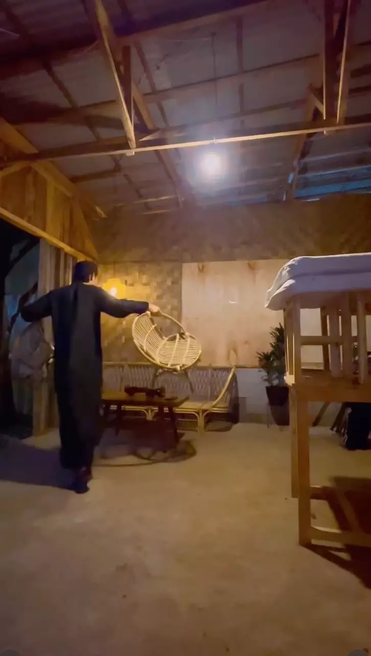 Bobby Tince buka warung Instagram/@boby_tince Bobby Tince buka warung Instagram/@boby_tince