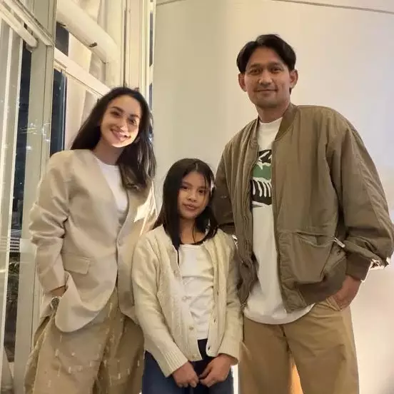 Abby anak Ibnu Jamil kecil-kecil punya bibit bisnis jualan takjil, si bapak dilarang borong