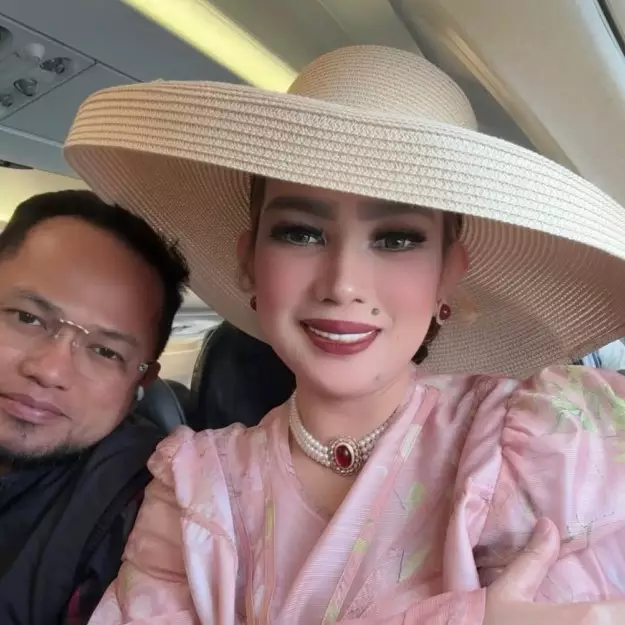 5 Potret gaya istri Gubernur Kaltim Sarifah Suraidah yang on point maksimal saat sapa warga