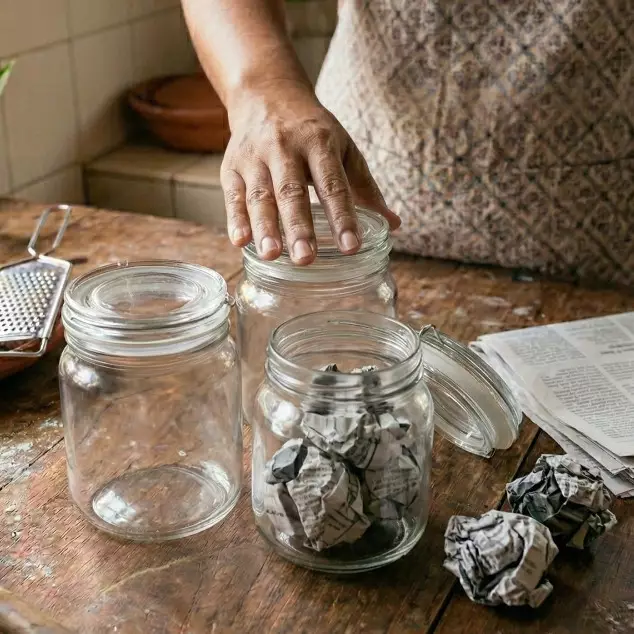 Bukan sekadar dicuci, begini cara agar toples tetap bau segar saat disimpan lama