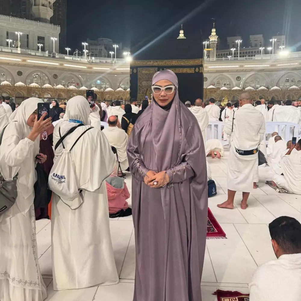 Gaya busana Syarifah Suraidah Instagram @syarifahsuraidah Gaya busana Syarifah Suraidah Instagram @syarifahsuraidah