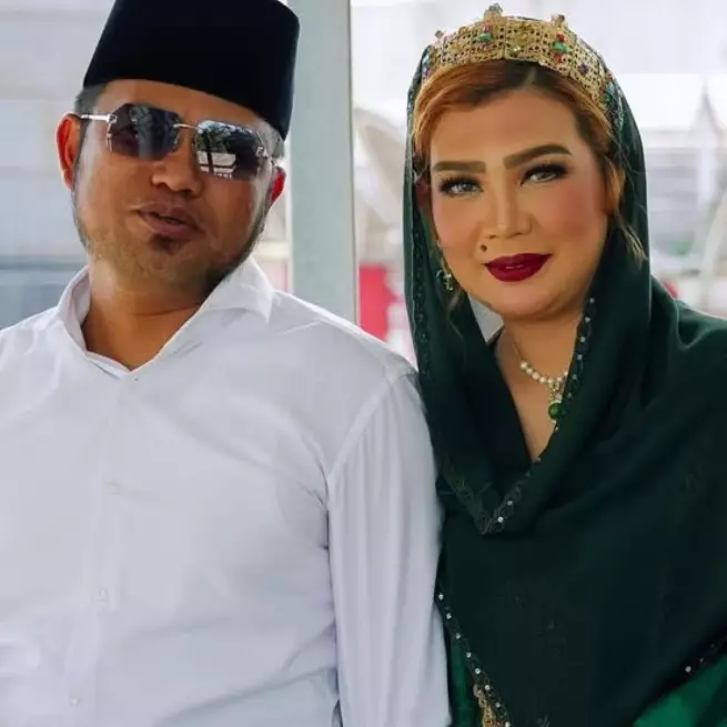 Kerap on point kenakan dress, 5 momen istri Gubernur Kaltim Sarifah Suraidah tampil simple dan praktis