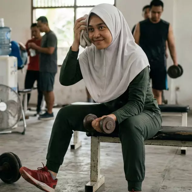 30 Caption gym lucu Instagram, ide kata-kata kocak biar postingan makin rame