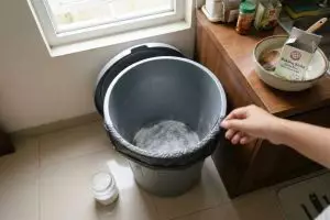 Bau tempat sampah dapur menyengat? Gunakan bahan ini agar ruangan kembali segar