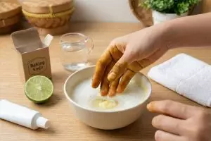 Tangan kuning kena kunyit? Gunakan 2 bahan dapur ini agar bersih seketika