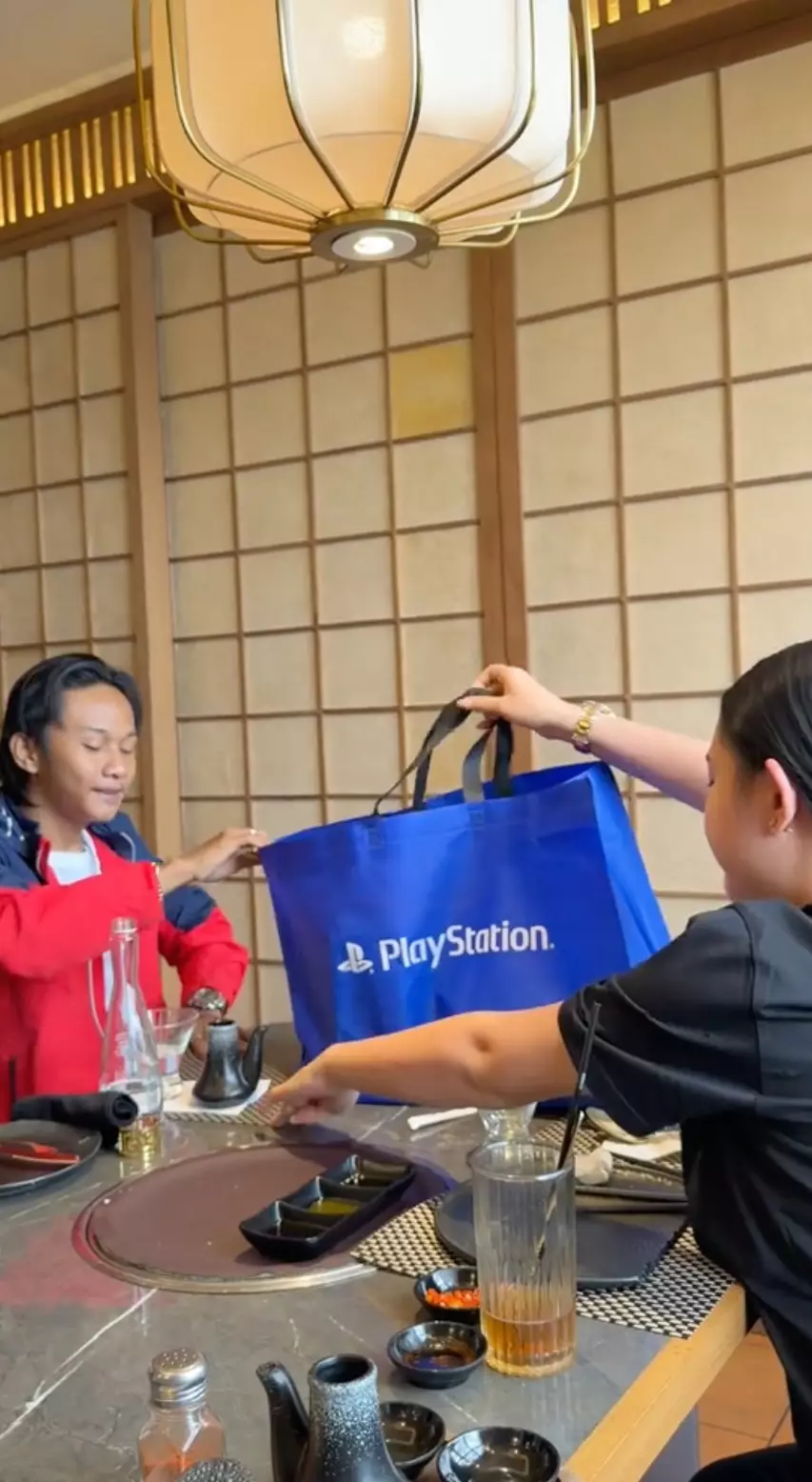 Amanda Manopo kasih hadiah Fajar Sad Boy TikTok @agml612