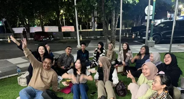 Kenangan Anang Hermansyah Lulus S2 berbagai sumber