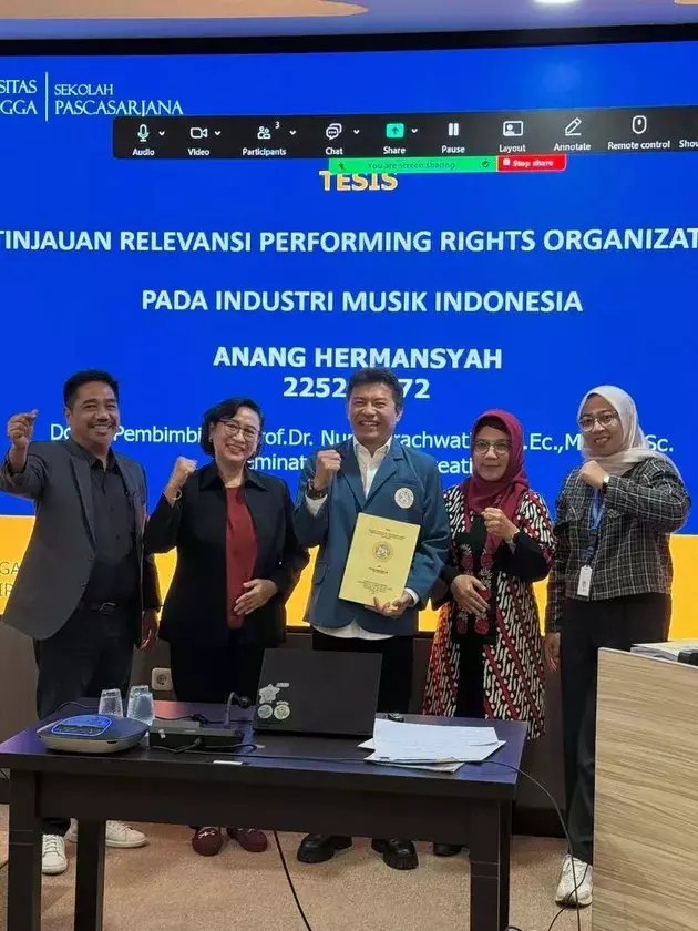 Kenangan Anang Hermansyah Lulus S2 berbagai sumber