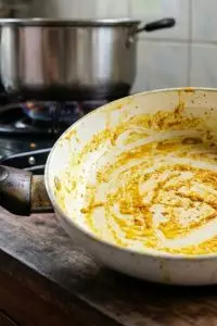 Cara menghilangkan noda kunyit di panci antilengket tanpa merusak lapisan