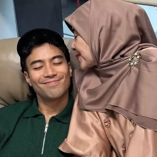 5 Potret kesetiaan ibunda mendampingi Vidi Aldiano pengobatan sampai berpulang