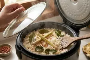 3 Cara masak nasi uduk dengan rice cooker, hemat waktu tetap lezat