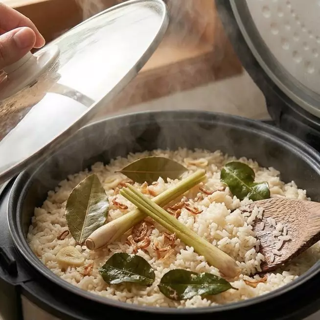 3 Cara masak nasi uduk dengan rice cooker, hemat waktu tetap lezat