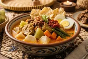Resep lontong sayur sederhana untuk lebaran, gurihnya nampol dengan kuah berempah yang lezat