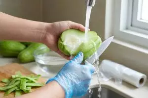 Kupas labu siam jadi lebih mudah, ini solusi agar tangan tidak kena getah membandel