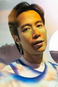 Melalui sebuah klip musik yang diambil saat dirinya baru menginjak usia 5 tahun, terlihat Vidi sudah melakukan perjalanan ke benua Eropa. 