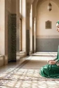 Mendapatkan hasil foto yang aesthetic di area rumah ibadah sebenarnya sangat mungkin dilakukan tanpa harus terlihat berlebihan.